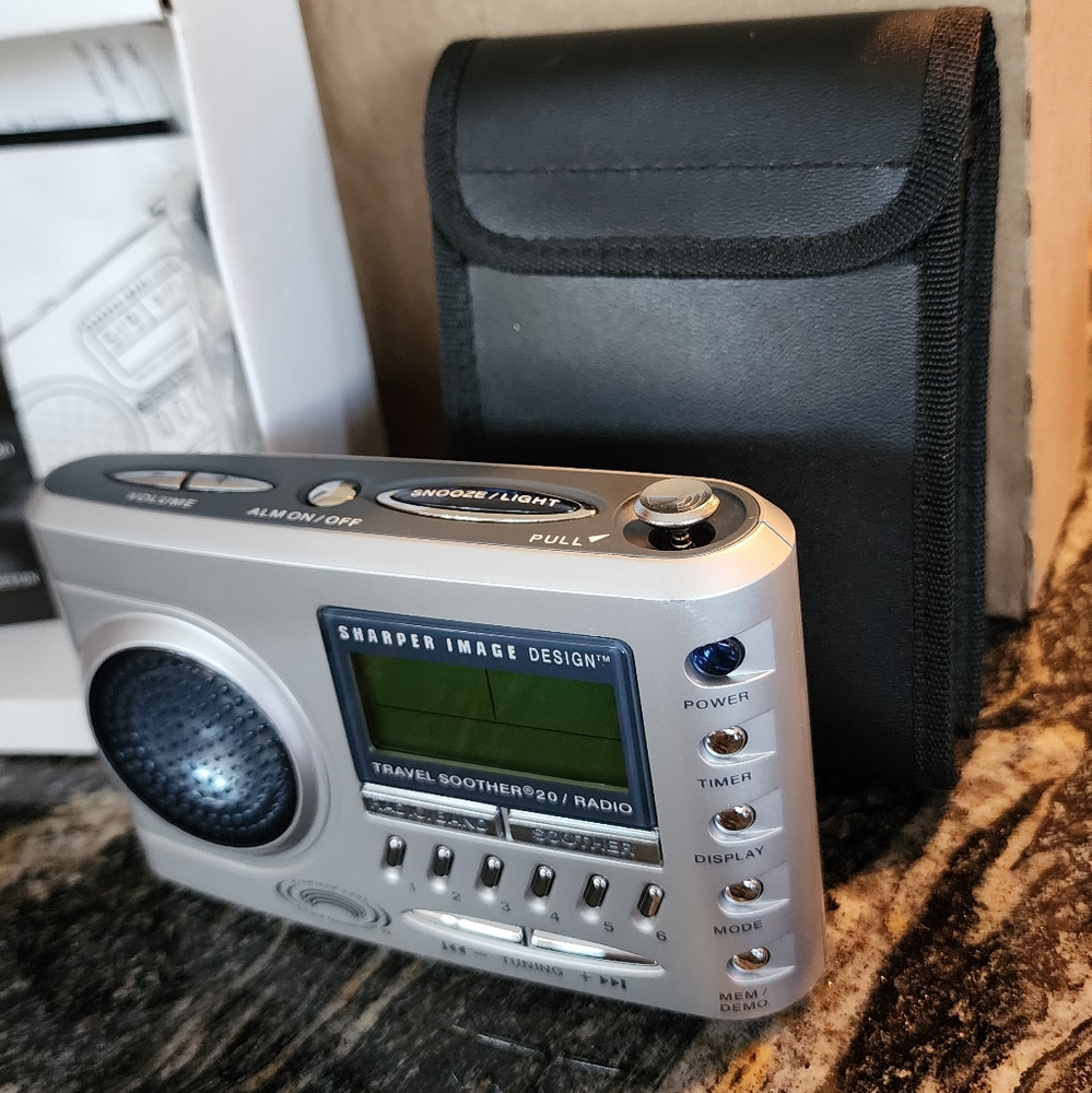 Sharper Image Travel Soother 20 Radio Ipod Clock Si721